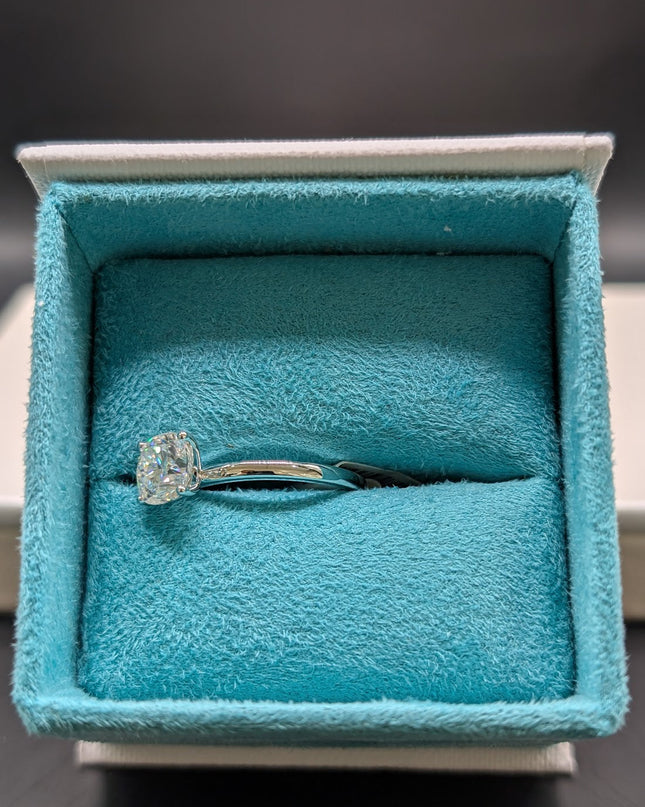 Round Cut Engagement Ring
